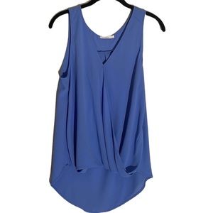 LUSH DRAPE FRONT DROP HEM TOP